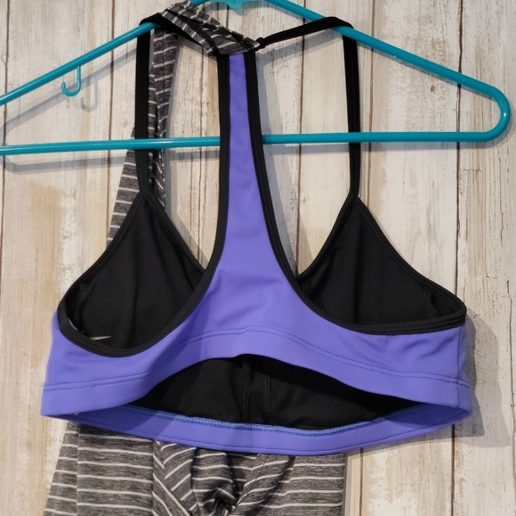 NIKE athletic race back tank top with built-in sports bra. - Picture 5 of 7
